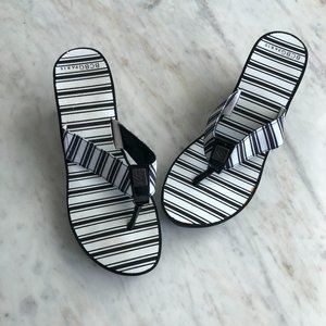BCBG Paris Sager Wedge Flip Flops size 7B Black and White